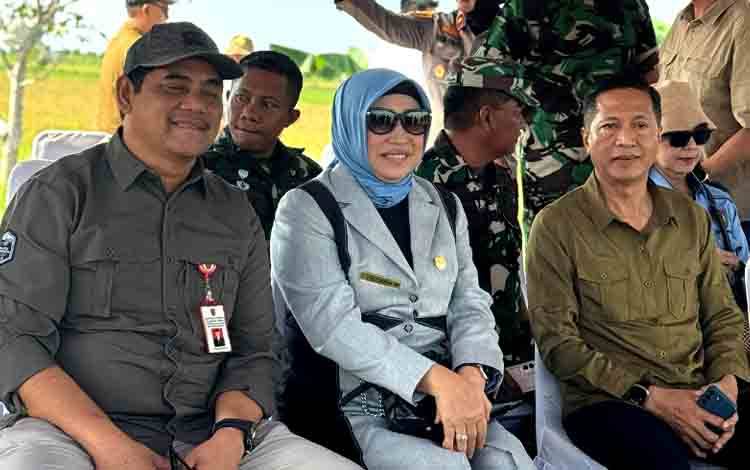 Ketua DPRD Barut Panen Raya Padi Serentak, Ajak Sinergi Majukan Pertanian Lokal