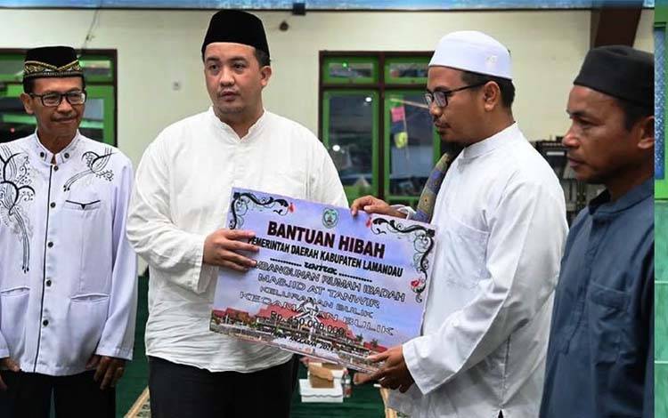 Bupati Lamandau Berkomitmen Tingkatkan Sarpras Rumah Ibadah