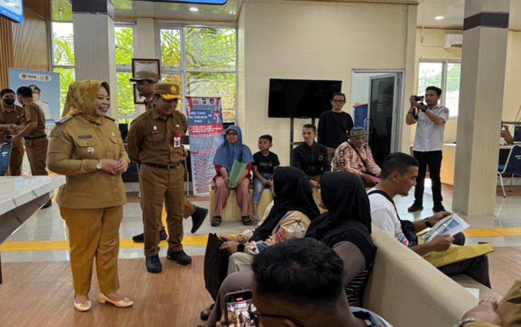 Warga Kobar Berikan Respon Positif Adanya Mal Pelayanan Publik