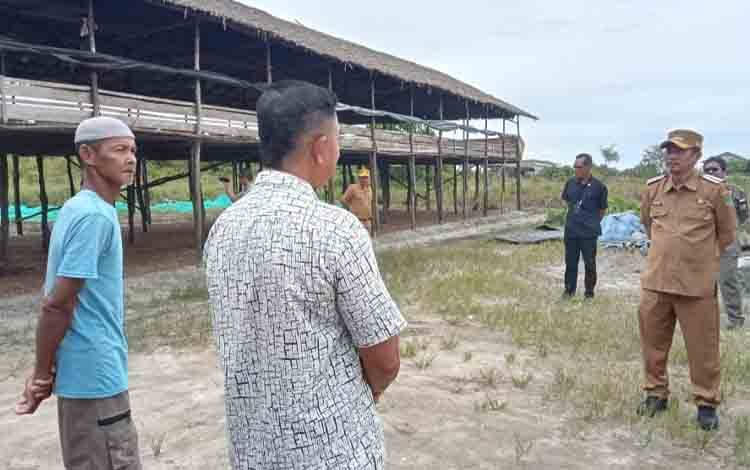 Pemkab Sukamara Ingatkan Pemilik Kadang Ayam di Lunci Urus Perizinan