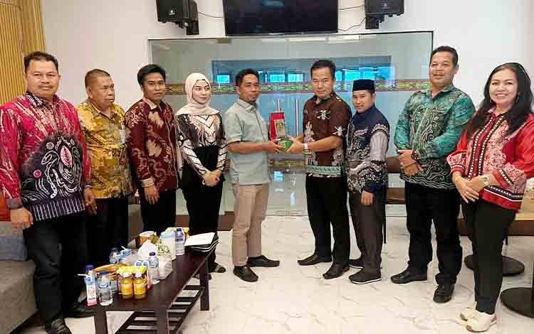 Komisi I DPRD Banjar Kunjungi Barito Timur, Bahas Detail Program Makan Bergizi Gratis