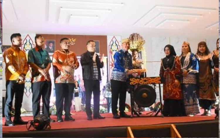 Pemilihan Jagau Linga dan Bawi Kameluh 2025 Meriahkan HUT Kapuas