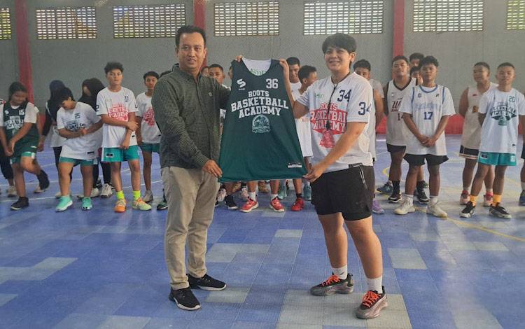 Ini Dukungan Anggota DPRD Kobar  Untuk Kembangkan Olahraga Bola Basket