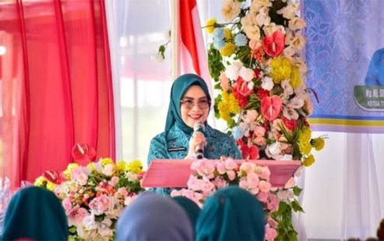Peringatan Sambut Hari Kartini, Ketua TP PKK Kapuas Sampaikan Peran Strategis Perempuan Masa Kini