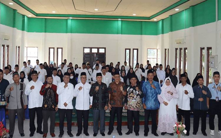 Wabup Seruyan Berpesan Jaga Kekompakan dan Nama Baik Daerah kepada Calon Jemaah Haji