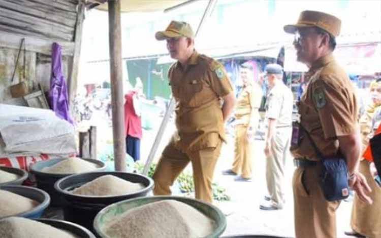 Pemkab Kapuas Pantau Harga Bahan Pokok Pasca Idulfitri, Pastikan Kestabilan dan Ketertiban Pasar