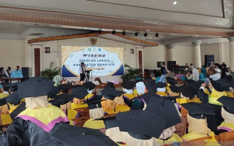 Sekolah Lansia Nurul Persada Indralaya Gelar Wisuda Perdana
