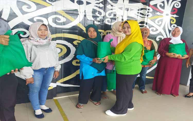Lapas Sukamara Salurkan Bantuan Sosial Kepada Keluarga WBP