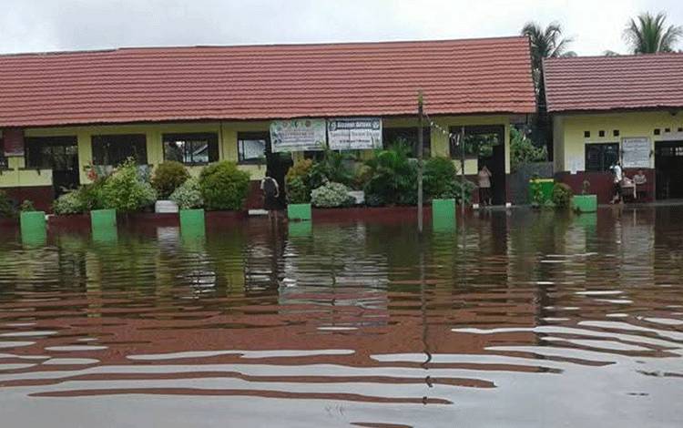 Drainase Belum Optimal, Jalan Temanggung Tilung Palangka Raya Kembali Dikeluhkan Warga