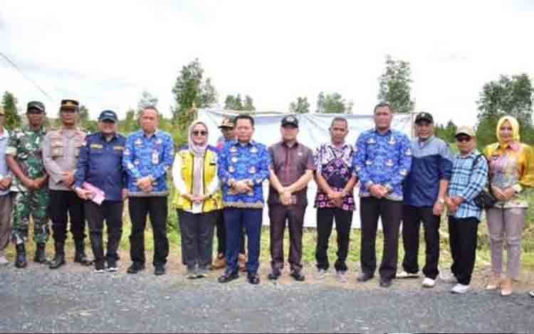 Bupati Kapuas Tinjau Lokasi Rencana Pembangunan Sekolah Rakyat di Desa Batuah