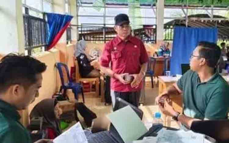 Disdukcapil Kapuas Laksanakan Layanan Jemput Bola di Desa Saka Binjai