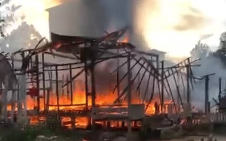 Kebakaran Hanguskan Dua Rumah di Desa Tumbang Bai, Seruyan Tengah