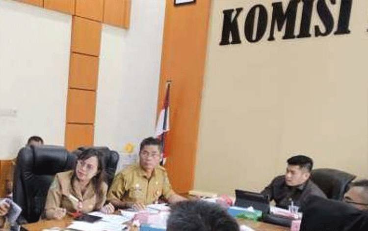 Kadinkes Kapuas Hadiri RDP Dengan Komisi IV DPRD
