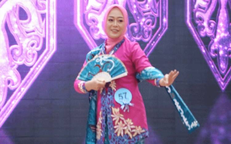 Fashion Show Kebaya Warnai Semangat Kartini di Kantor Gubernur Kalteng