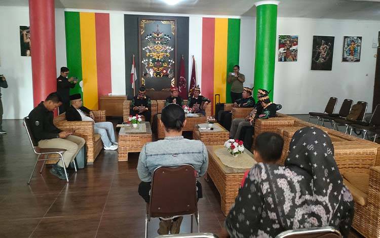 Konten Kreator Syaifulah Disidang Adat Mantir Kecamatan Jekan Raya
