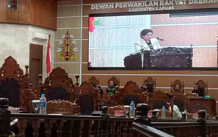 DPRD Kapuas Gelar Paripurna Penyampaian Pemandangan Umum Fraksi Terhadap Raperda Ini