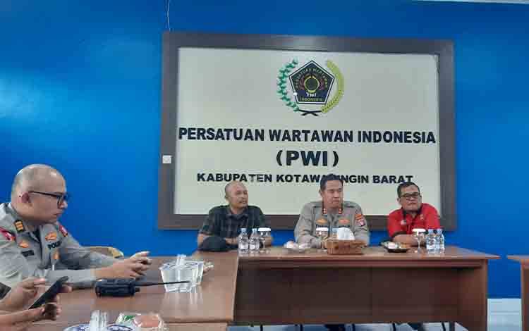 Kapolres Kunjungi PWI Kobar, Perkuat Sinergi dengan Insan Pers