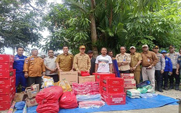 Bupati dan Wabup Serahkan Bantuan Bagi Korban Kebakaran Bahaur Tengah