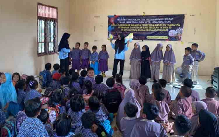 Dorong Konsumsi Ikan Sejak Dini, DPKP Kobar Gelar Sosialisasi Gemarikan di Dua Desa