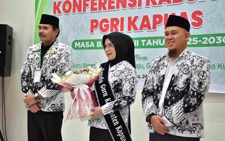 Siti Saniah Wiyatno Resmi Ditetapkan sebagai Ibunda Guru Kabupaten Kapuas