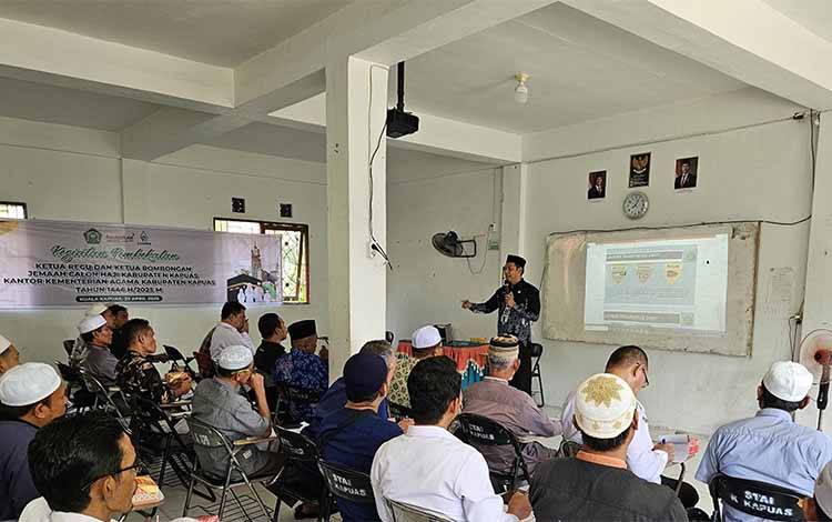 Kemenag Kapuas Berikan Pembekalan Kepada Karu dan Karom JCH