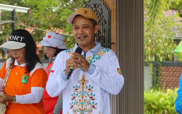 Kepala Disbudporapar Pulang Pisau Minta Masyarakat Aktif Ikut Senam Jumat Bersama