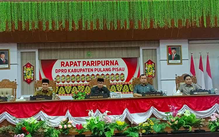 Bupati Pulang Pisau Hadiri Paripurna Pemandangan Umum Fraksi Ranwal RPJMD