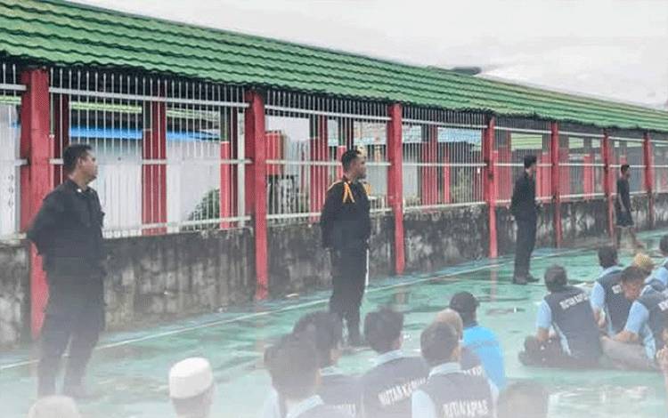 Komandan Jaga Rutan Kapuas Berikan Pengarahan dan Tampung Keluhan WBP