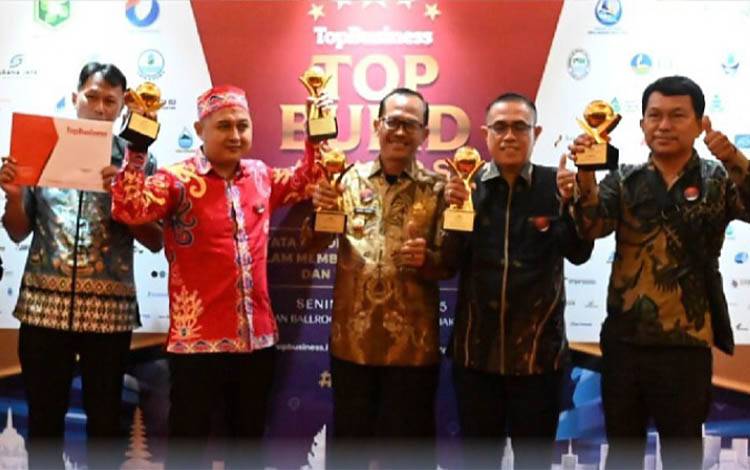 Pemkab Lamandau Terima Penghargaan TOP BUMD Awards 2025