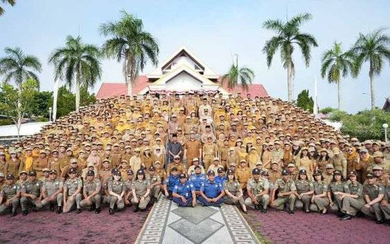 Pemkab Lamandau Serahkan SK Pengangkatan PNS dan PPPK Formasi 2024