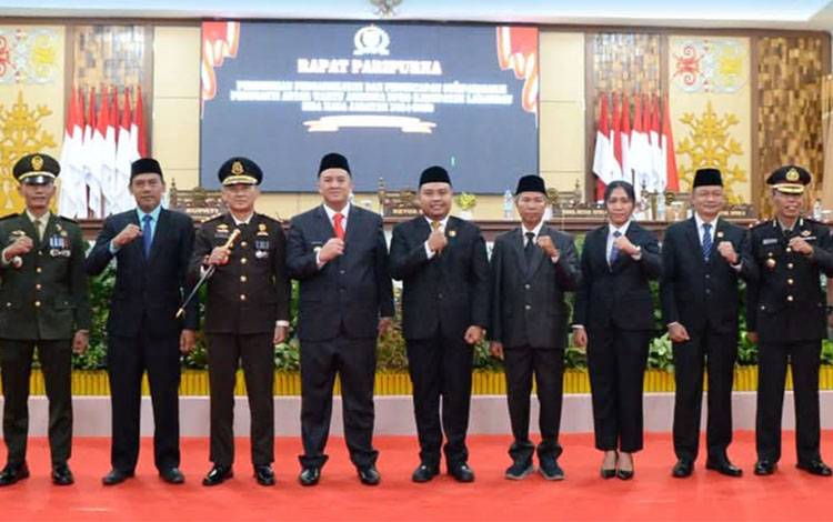 Bupati Lamandau Hadiri Pelantikan PAW Anggota DPRD Lamandau