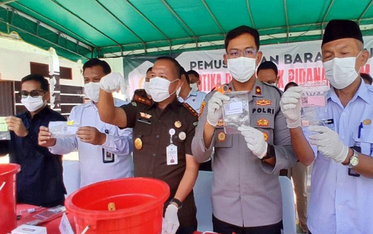 Kejari Kobar Gelar Pemusnahan Barang Bukti Sejumlah Perkara Tindak Pidana