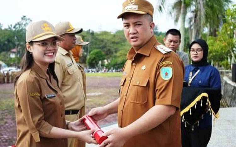 Bupati Lamandau Serahkan 850 SK Pengangkatan CPNS dan PPPK