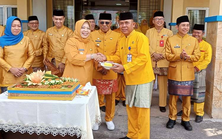 Pemkab Kobar Peringati Hari Pendidikan Nasional 2025