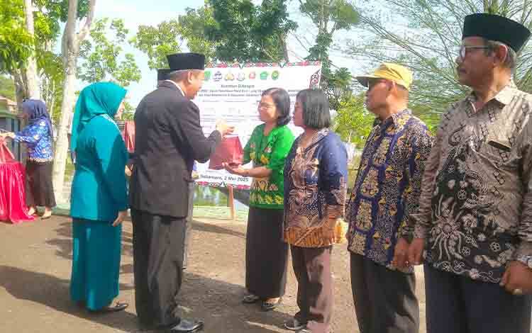 Pemkab Sukamara Gelar Upacara Peringati Hari Otonomi Deras Dan Hardiknas