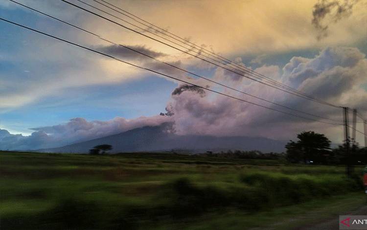 PGA Laporkan Abu Vulkanik Gunung Marapi Mengarah ke Utara