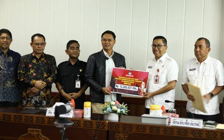 KPU Kalteng Kembalikan Sisa Dana Hibah Pilkada Rp12,2 Miliar ke Pemprov