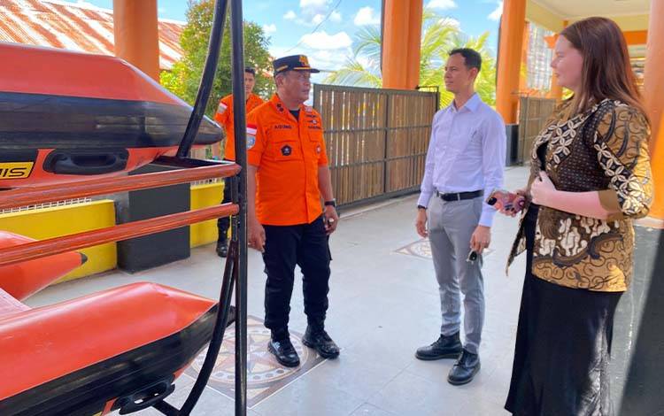 Perwakilan kedutaan besar Australia berkunjung ke Pos SAR Pangkalan Bun.