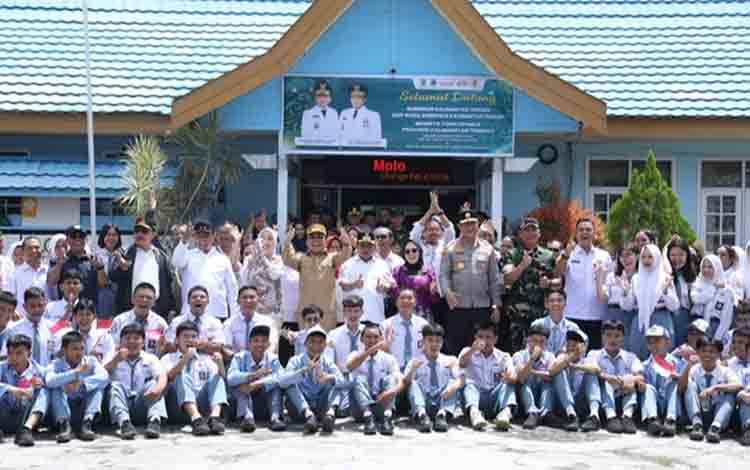 Gubernur Kalteng Bagikan Kisah Hidup ke Siswa SMA 1 Kuala Kapuas
