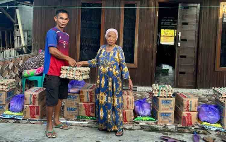 Dewan Serahkan Bantuan untuk Warga Terdampak Kebakaran di Desa Lemo II