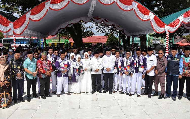 Jemaah Calon Haji Kapuas Terbagi Dua Kloter