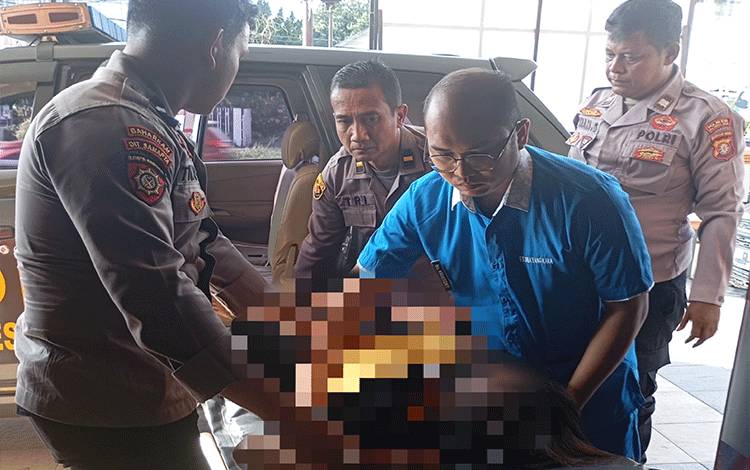 Polresta Palangka Raya Selamatkan Wanita dari Percobaan Bunuh Diri di Jembatan Kahayan