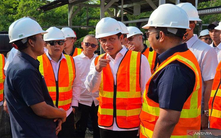 Menteri LH Buktikan Perusahaan Sawit Bisa Tetap Ramah Lingkungan