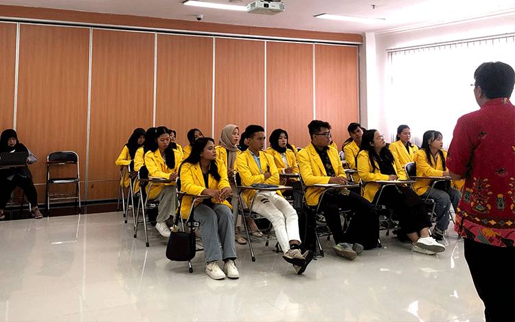 Hari Kedua Asesmen Lapangan PBSI UPR: Micro Teaching, Kunjungan dan Penutupan