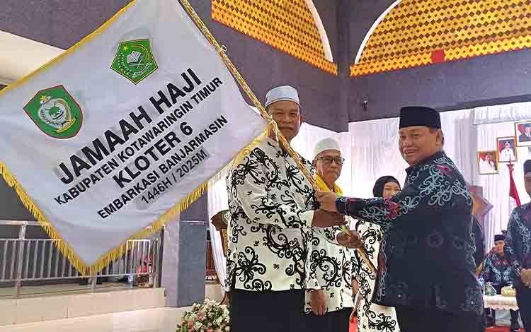 216 CJH Kotim Diberangkatkan ke Embarkasi Banjarmasin Menggunakan Pesawat