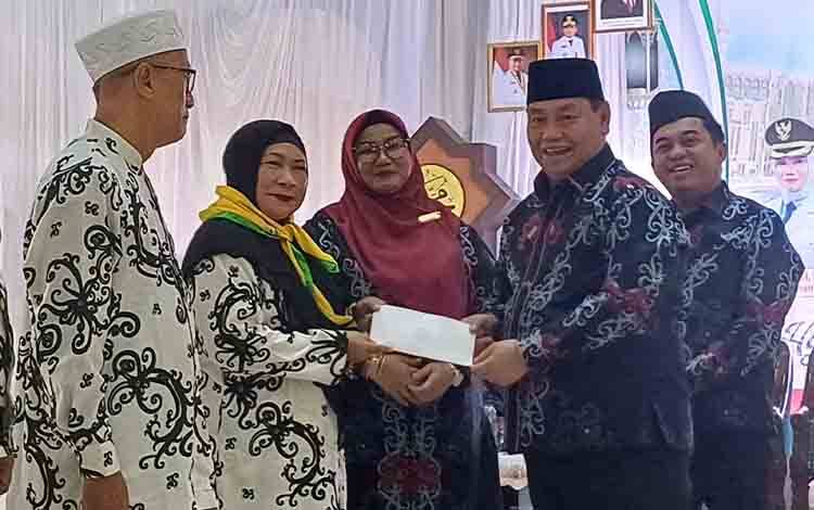 Bupati Kotim Sampaikan 5 Pesan untuk Calon Jemaah Haji 2025
