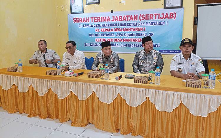 Bupati Pulang Pisau Hadiri Sertijab Pj Kepala Desa Mantaren 1