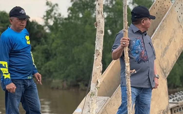 Bupati Kapuas Tinjau Progres Perbaikan Jembatan Terusan