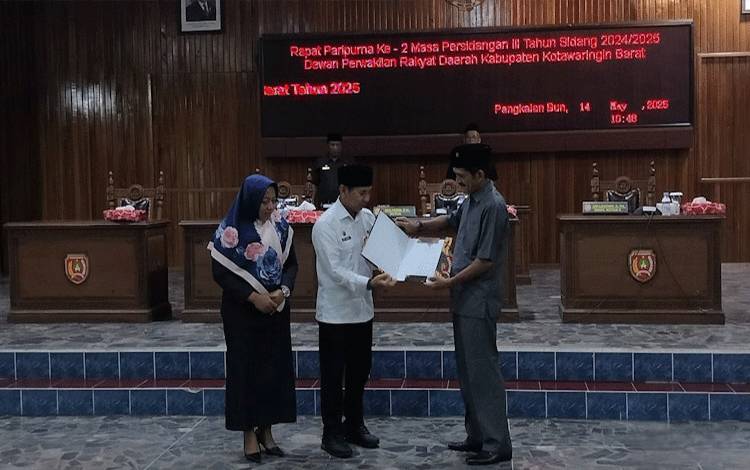 Sekda Kobar Sampaikan Pidato Pengantar 2 Ranperda di Hadapan DPRD