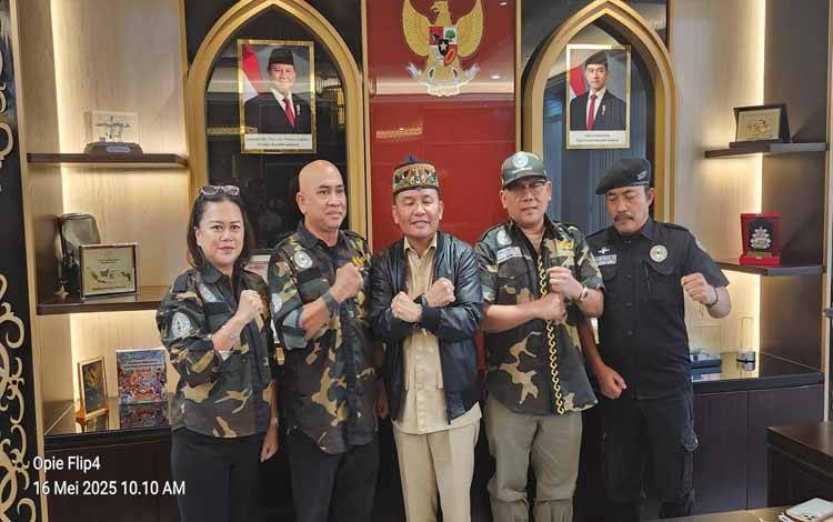 Panglima Bakormad Nasional Bersama Panitia Audensi dengan Gubernur Kalteng